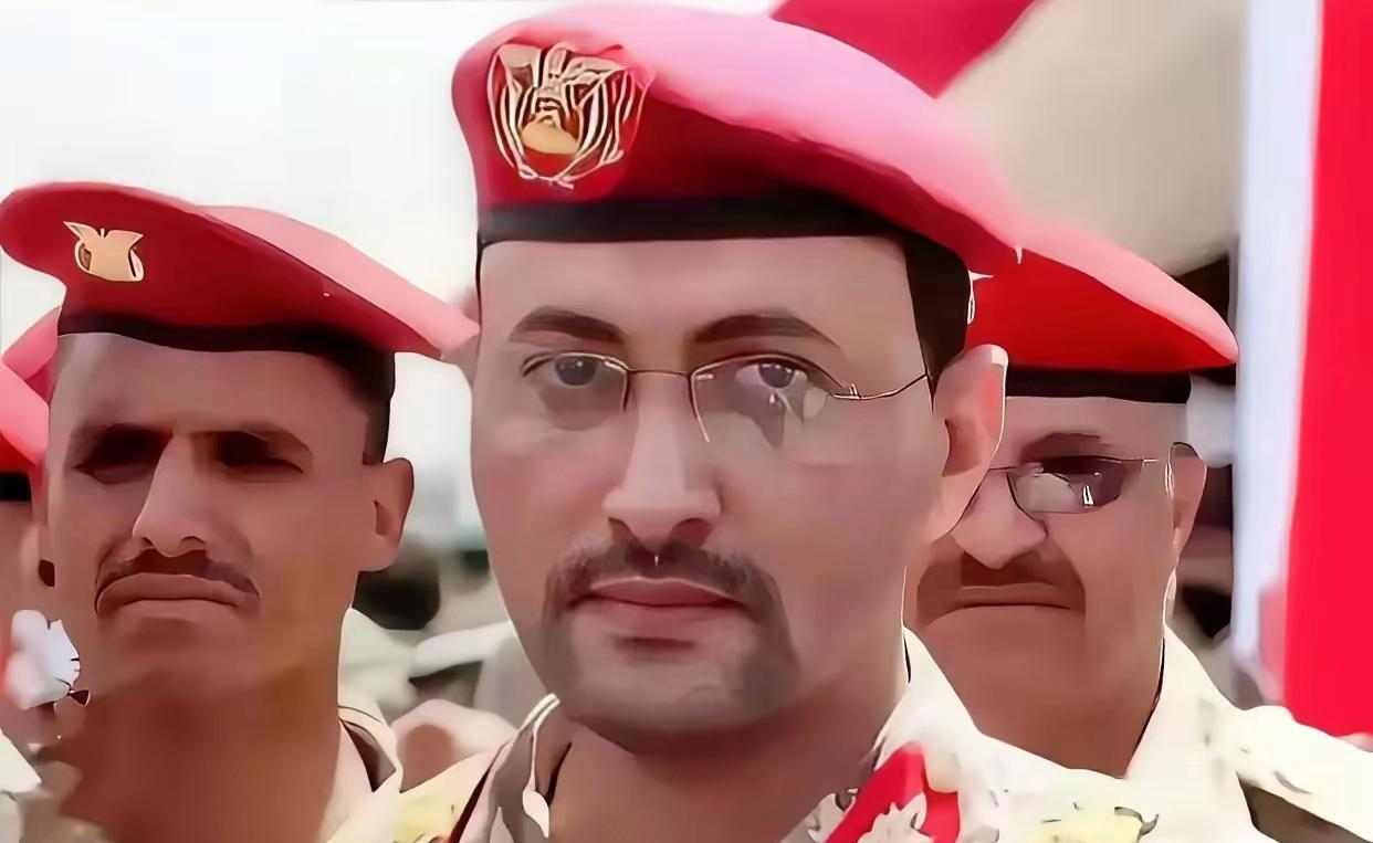 开云中国-皇家马德里观众热烈欢呼！，莱万多夫斯基迎来五赛季出色发挥观众掌声雷动-开云中国