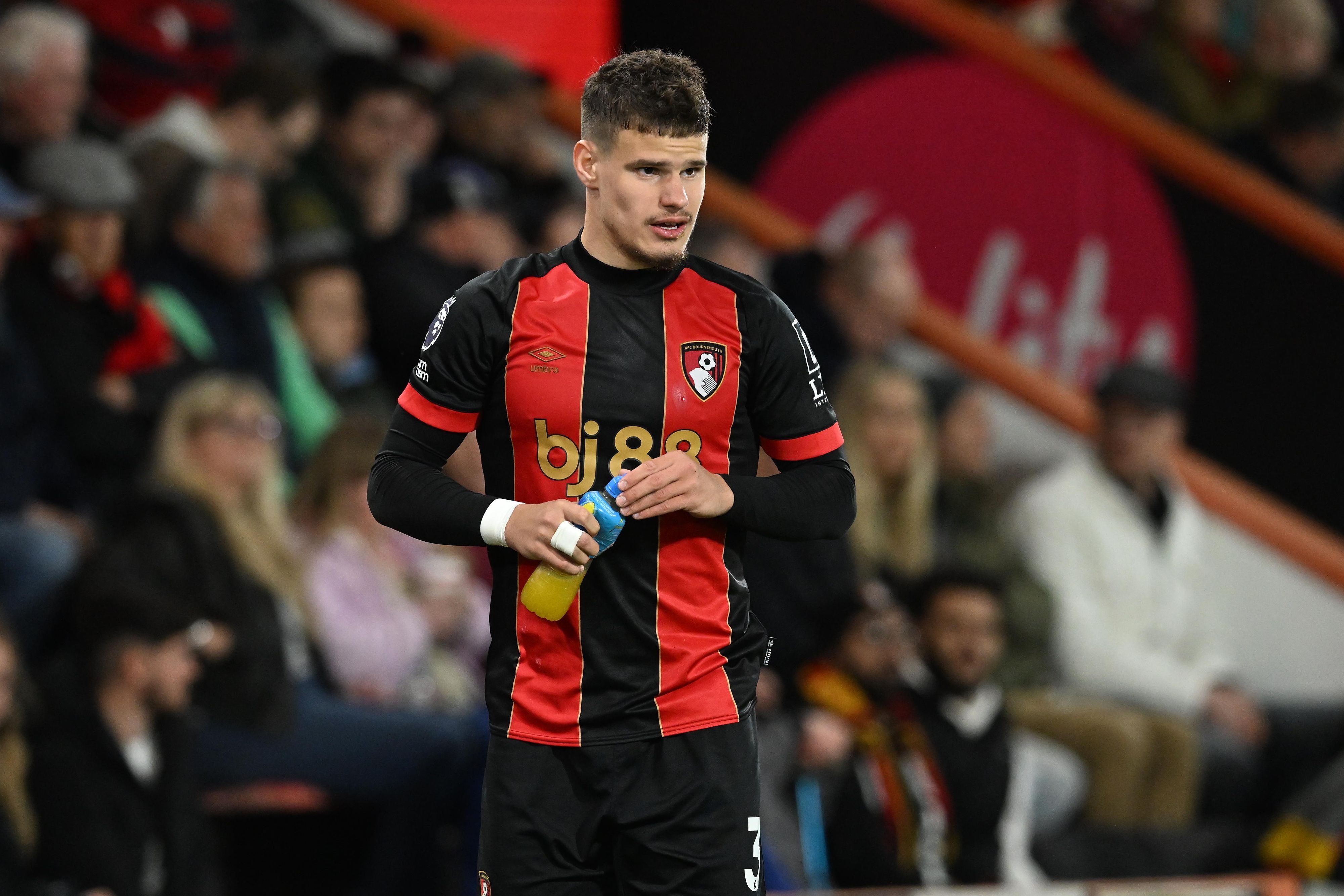 包含加时末段葡超传出新动向;利物浦官宣签约;管理层表态——更衣室稳定;控场能力受关注的词条 包含加时末段葡超传出新动向;利物浦官宣签约;管理层表态——更衣室稳定;控场能力受关注的词条